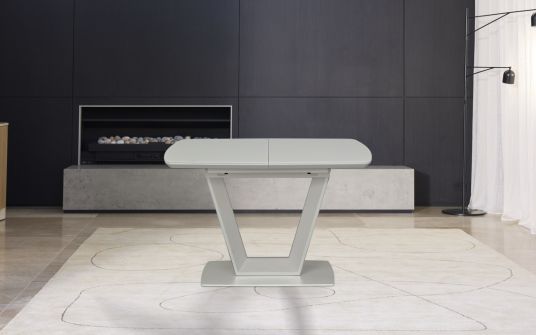 Norman extendable dining table